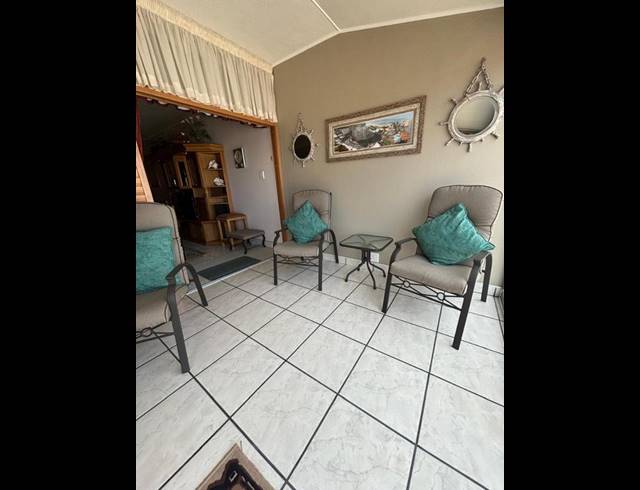 3 BEDROOM APARTMENT FOR SALE IN UVONGO BEACH